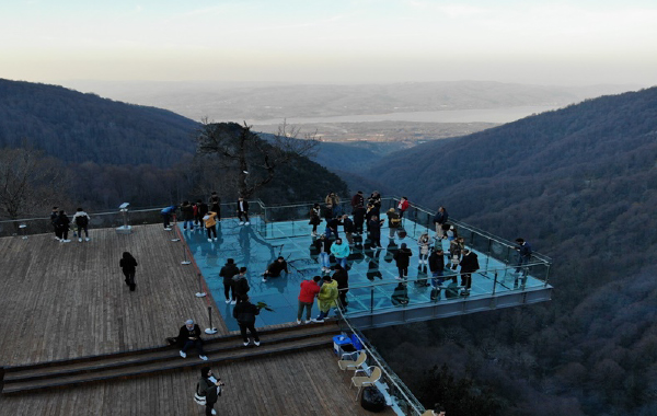 ayri-gezen-cam ayri-gezen-cam